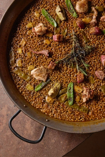 Elaboración artesanal de paella para llevar desde Aranzadi, Pamplona